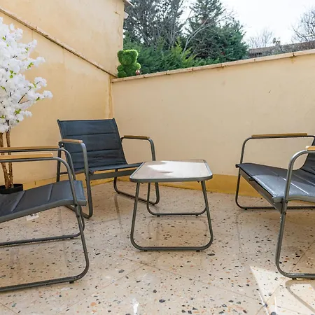 Apartmán Cozy Loft With Terrace & Air Conditioning La Brillanne